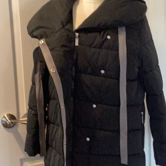 Nikki Jones Black Puffer Coat - Medium/Large - Picture 5 of 10